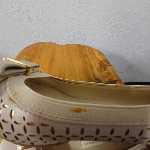 UEC Dana Buchman Peep toe with gold buckle sz 7.5 - Picture 6 of 11